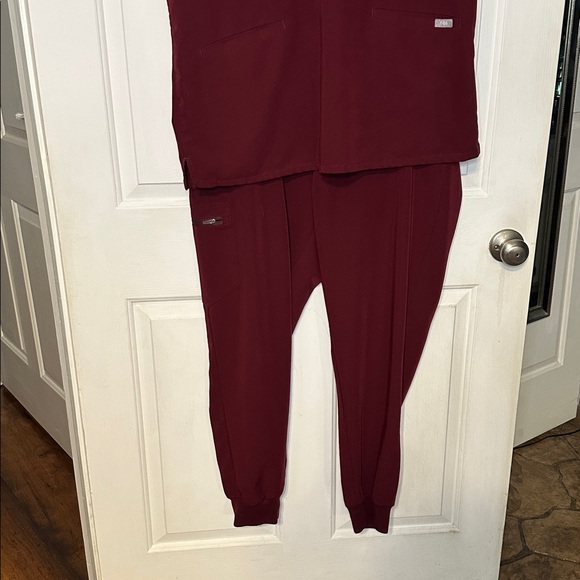 Figs Burgundy Scrub Set XXL - Picture 2 of 6